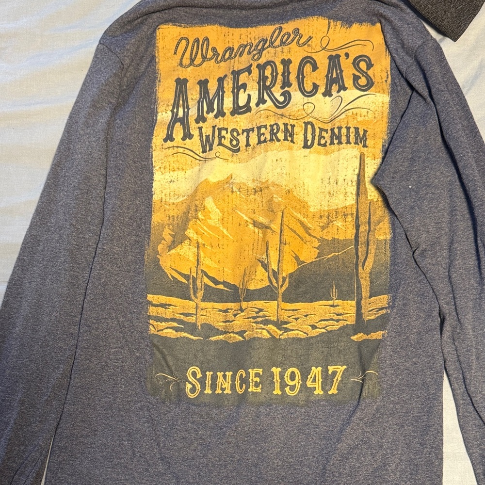 Wrangler Men's Navy and Gold Graphic Long Sleeve Tee